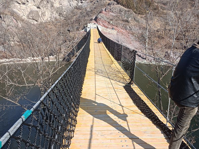 北京市門頭溝區(qū)田莊村南山峽谷木板吊橋